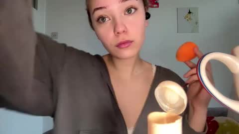 Snapshot of cassijent chatting on February 27, 8:14 am Olivia online show from February 27, 8:14 am