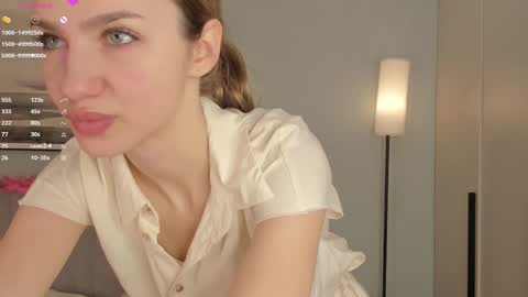 Snapshot of casual_blonde chatting on March 1, 7:32 am For friends Kira online show from March 1, 7:32 am