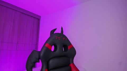 Snapshot of cata_n_cami chatting on December 2, 1:25 am cata_n_cami online show from December 2, 1:25 am