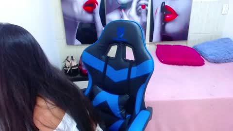 Snapshot of catalehia_milk chatting on December 12, 8:32 pm C A T A L E H I A online show from December 12, 8:32 pm