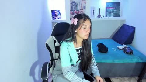 Snapshot of catalehia_milk chatting on October 12, 7:57 pm C A T A L E H I A online show from October 12, 7:57 pm