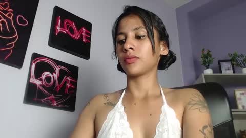Snapshot of cataleya_brunethe chatting on December 19, 5:29 pm cataleya_brunethe online show from December 19, 5:29 pm