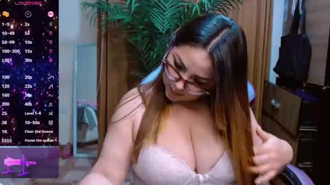 Snapshot of catalina3772516 chatting on May 26, 9:33 pm catalina3772516 online show from May 26, 9:33 pm