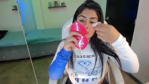 Catalina online show from December 5, 7:17 pm