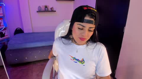 Catalina online show from December 22, 9:09 pm