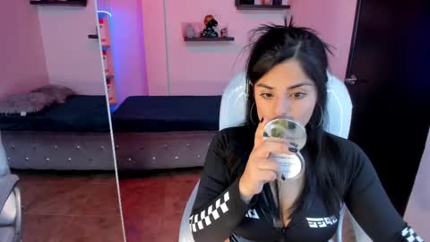 Catalina online show from February 22, 9:04 pm