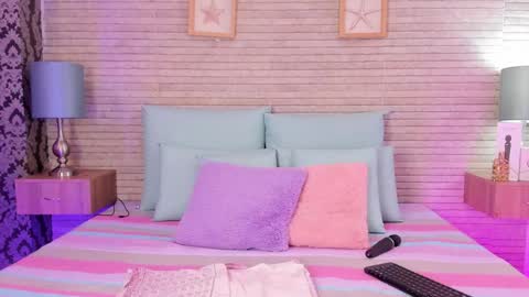 CatalinnaThompson online show from January 3, 12:08 pm