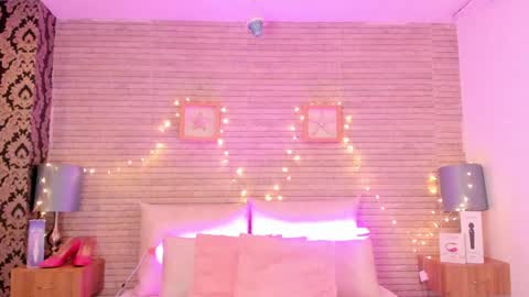 CatalinnaThompson online show from January 28, 11:49 am