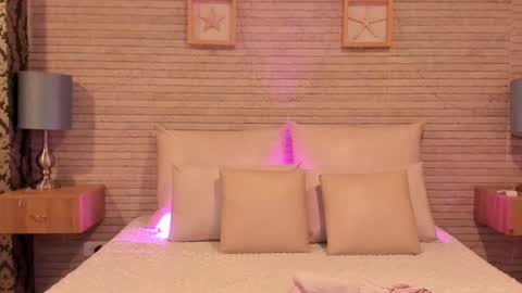 CatalinnaThompson online show from February 1, 11:54 am