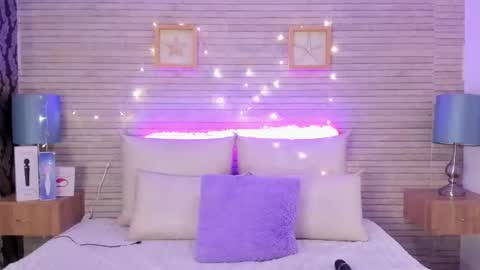 CatalinnaThompson online show from February 5, 3:09 pm