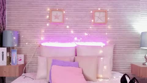 CatalinnaThompson online show from February 13, 3:03 pm