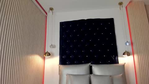 CatalinnaThompson online show from October 23, 11:53 am