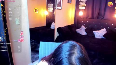  Mia   online show from February 25, 10:15 am