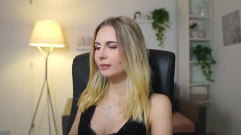 catecrago  online show from December 15, 9:02 am