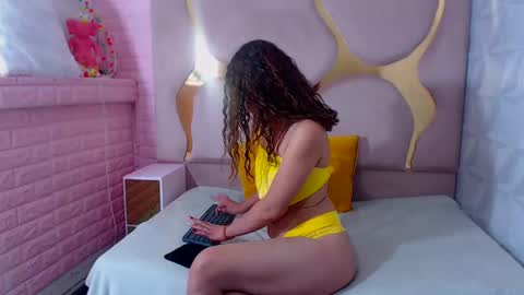 Snapshot of cathaleyahh chatting on January 1, 4:18 am cathaleyahh online show from January 1, 4:18 am