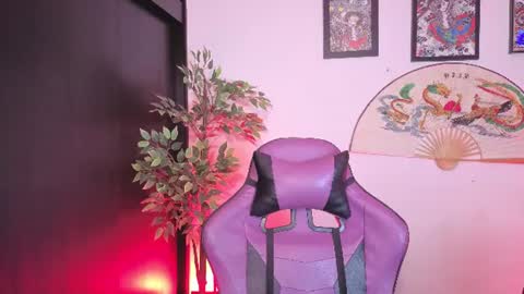 Snapshot of cati_petite chatting on June 19, 10:30 am Cati help me reach my goal of 100 thumbs up again 3 online show from June 19, 10:30 am
