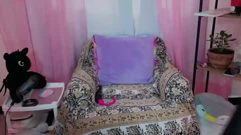 Snapshot of catrina_rich chatting on February 1, 8:51 pm catrina online show from February 1, 8:51 pm