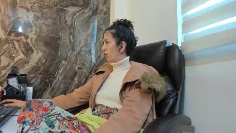 CATT EVANS online show from December 20, 10:50 pm