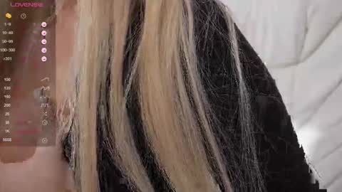 Snapshot of cattch_me chatting on October 31, 9:10 am cattch_me online show from October 31, 9:10 am