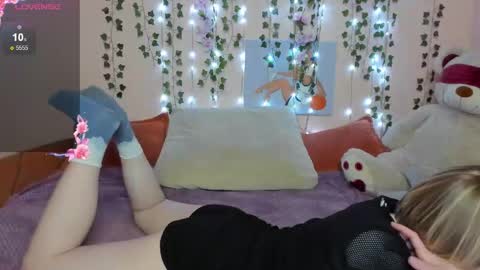 cattie_w_ online show from October 25, 1:35 am