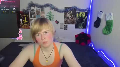 Snapshot of cattie_w_ chatting on January 9, 1:19 am cattie_w_ online show from January 9, 1:19 am