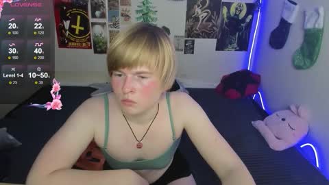 Snapshot of cattie_w_ chatting on January 14, 1:22 am cattie_w_ online show from January 14, 1:22 am