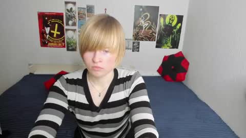 cattie_w_ online show from March 24, 1:10 am