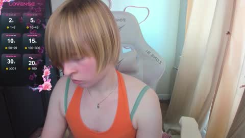 cattie_w_ online show from March 25, 2:06 am