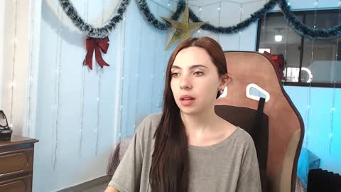 Snapshot of cattleya069 chatting on January 4, 5:47 pm  Cattleya you can tell me Leya too.     online show from January 4, 5:47 pm