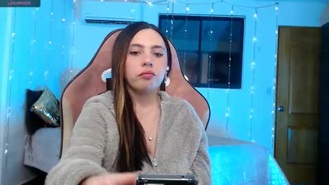 Snapshot of cattleya069 chatting on September 18, 4:58 am  Cattleya you can tell me Leya too.     online show from September 18, 4:58 am