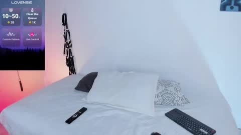 Snapshot of cattnamy chatting on November 2, 9:33 am CattNamy online show from November 2, 9:33 am