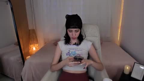 Snapshot of caty_loves chatting on June 11, 9:46 pm Caty online show from June 11, 9:46 pm