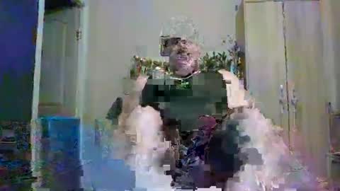 Snapshot of cawboy1992 chatting on January 4, 2:56 pm Im yours online show from January 4, 2:56 pm