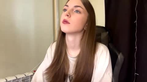 Snapshot of caylakimbro chatting on February 20, 9:21 am Polly online show from February 20, 9:21 am