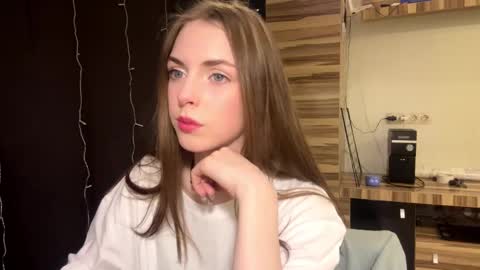 Snapshot of caylakimbro chatting on February 25, 4:16 pm Polly online show from February 25, 4:16 pm