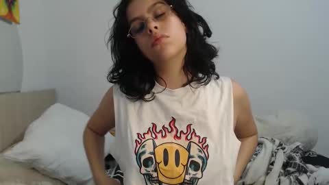 cazadora80s online show from February 3, 11:43 pm