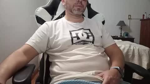 Snapshot of ccmhp1 chatting on October 26, 8:59 pm Tomys online show from October 26, 8:59 pm