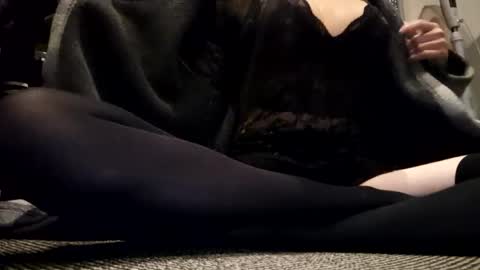 Snapshot of cdleigh1984 chatting on October 18, 10:54 pm Cdleigh1984 online show from October 18, 10:54 pm