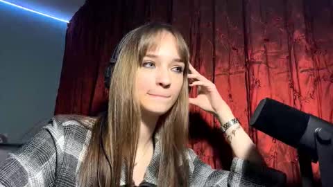 Snapshot of ceciliameusel chatting on November 11, 4:18 pm Lily online show from November 11, 4:18 pm