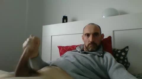 Snapshot of cedric223 chatting on February 5, 3:38 pm cedric223 online show from February 5, 3:38 pm