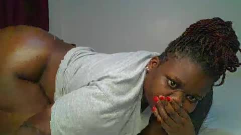 ceepretty25 online show from May 15, 1:51 pm