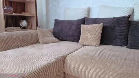 Josie Manesi online show from April 12, 6:18 am