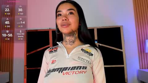 Snapshot of celeeste_18 chatting on November 5, 2:44 am celeeste_18 online show from November 5, 2:44 am