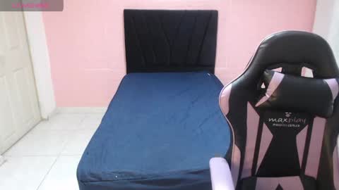 celeste817631 online show from May 11, 4:04 pm