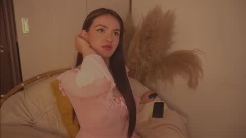 Diane Independent model online show from November 4, 8:30 pm