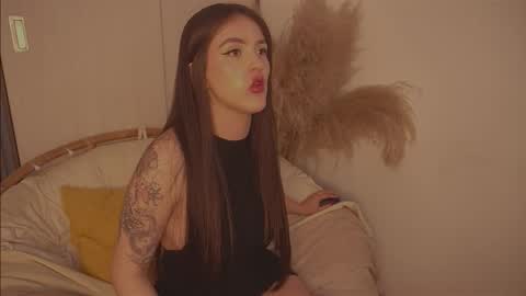 Diane Independent model online show from November 11, 8:20 pm