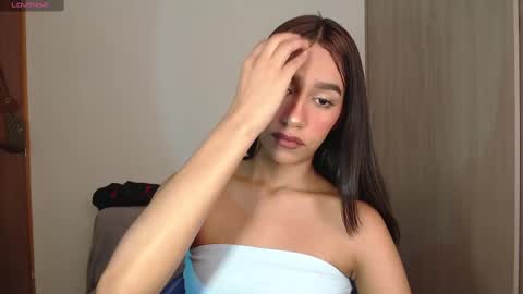 Snapshot of celeste_cute4 chatting on January 19, 8:19 pm celeste_cute4 online show from January 19, 8:19 pm