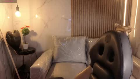 celeste_fioree online show from April 15, 6:37 pm