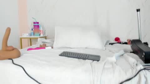 celeste_smmith_ online show from March 12, 6:40 am