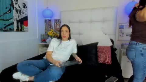 Snapshot of celeste_starsss chatting on April 26, 4:43 am celeste_starsss online show from April 26, 4:43 am
